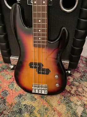 Au820 Austin Bass Guitar 2007 - Sunburst