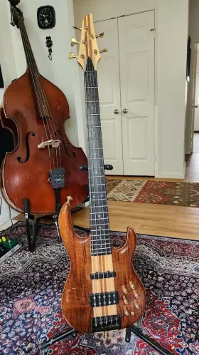 Xb-75 Carvin Extra-long Scale Walnut Electric Bass Guitar