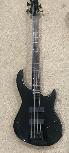 Dean 009053899 Edge Series 4-string Electric Bass Black Rh With Gig Bag