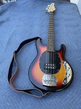 Msb-b1 Dr Tech Msb B1 Stingray Replica 4 String Bass Guitar With Stand Cord And Case