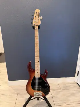 Ernie Ball Music Man E86280 Mint Stingray 5hs 2011 Honey Burst / Maple Chrome