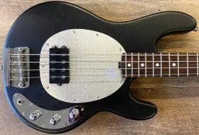 Ernie Ball Music Man S.u.b. 2eq 2003 Black Active Electric Bass Guitar With Ohsc