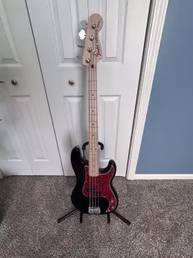 011-1580-700 Fender 1997 Mim Precision Bass With Mighty Mite Maple Neck