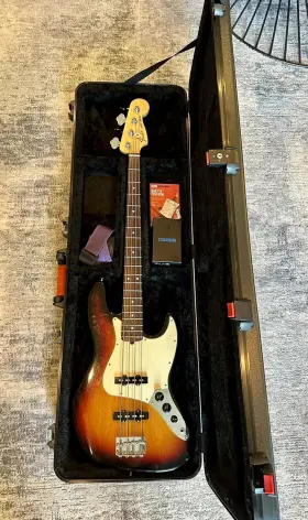 0111660300 Fender 2011 American Special Jazz Bass 3-color Sunburst With Hardshell Case