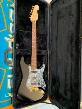 0118020795 Fender Stratocaster 6 String Rosewood Fingerboard Electric Guitar