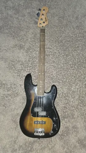 Icsl20038861 Fender 0143412300 Squier 4 String Pricision Bass With Case Amp Etc. Used