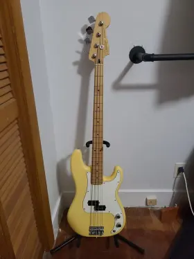 0149802534 Fender Player Precision Electric Bass Guitar Maple Fingerboard - Buttercream
