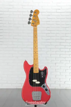 0198652375 Fender American Professional Classic Mustang Bass - Faded Dakota Red Maple