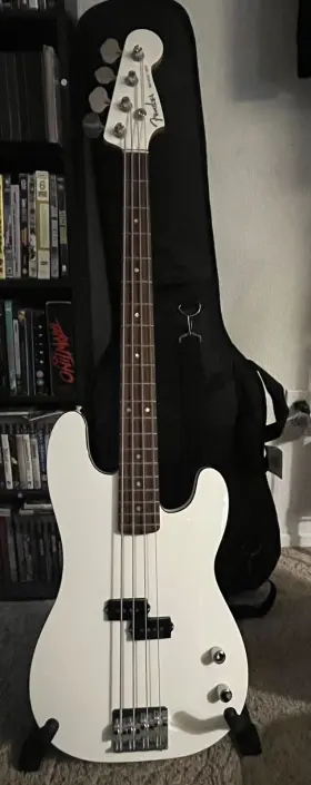 0252400310 Fender Aerodyne Special Precision Bass Bright White Includes Gig Bag