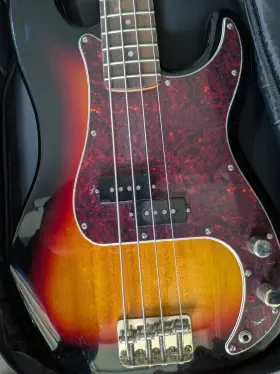 0374510500 Fender Classic Vibe 60s Precision Bass 4-string 3-color Sunburst Guitar