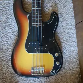 294700 Fender Precision Bass 4-string Right-handed Solid Body Electric Sunburst