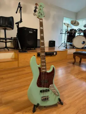 374530504 Fender Custom Classic Jazz Bass - Daphne Blue
