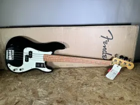 7714404000 Fender New 2022 Player Precision Bass - Black 4 String Guitar