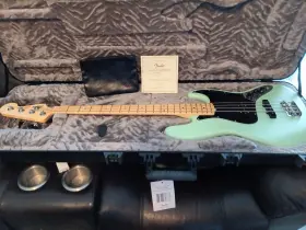 Fender 885978981571 Open Box American Performer Jazz Bass - Satin Surf Green With Hard Case