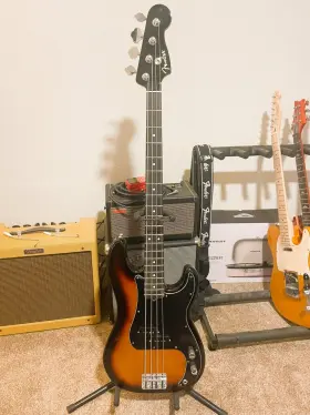 9207901000 Fender Special Edition Player Precision Bass Mim - Vgc 425.00 Or Best Offer