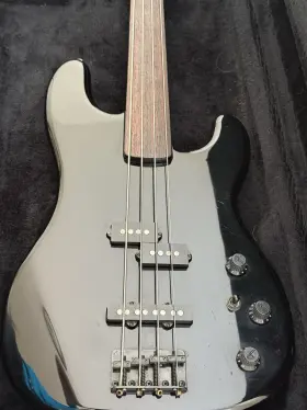 Fender E662983 Jazz Bass Special Fretless 4-string Electric Black 1986 With Hard Case
