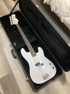 Jft-pj-900 Fender Jft-pj-900/935 Aerodyne Precision Bass 4-string Electric Guitar White Maple Neck With Case