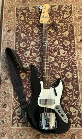 Mz0273786 Fender Jazz Bass. Black Rosewood. W 80 Gig Bag And 40 Shoulder Strap. See Pics