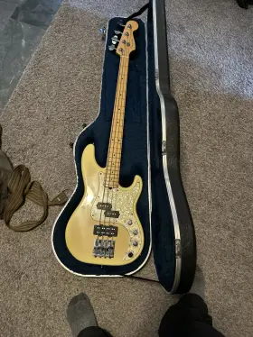 N579129 Fender Precision Bass Jazz Master Electric Guitar Beige With Case
