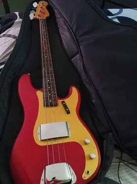 Fender N6169429 Precision Bass 4-string Solid Body Right-handed Electric Red/gold