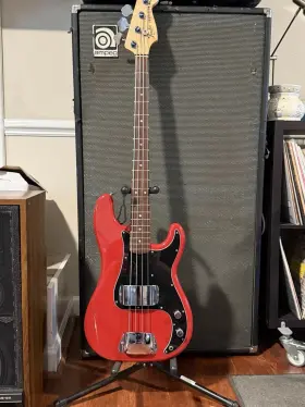 S862815 Fender Precision Bass Vintage Series 1981 Red 4-string Solid Body With Hard Case
