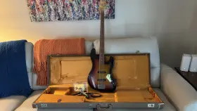T900908 Fender Jaco Pastorius Jazz Bass Fretless Pau Ferro Fingerboard 3-color Sunburst