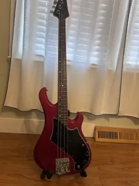 83281653 Gibson Vintage 1981 Victory Bass In Original Red Finish