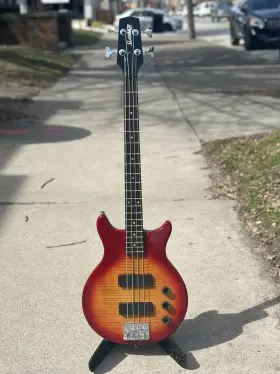 20020504479 Hamer Slammer Sb-4f/cs Short Scale 4-string Bass Cherry Sunburst
