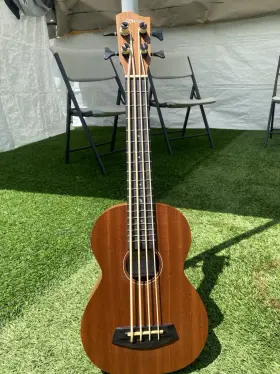 Uh-28u Horse Bass Ukulele