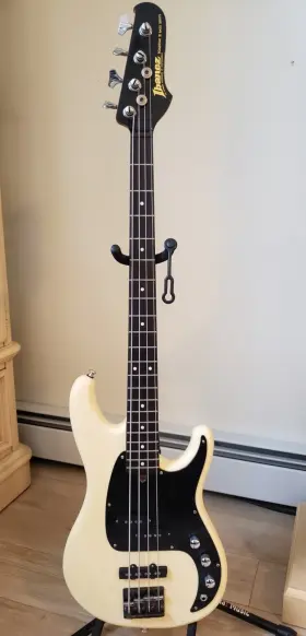Rb650-wh Ibanez Vintage 1986 Mij Roadstar Ii Bass White With Rosewood Fb And Gig Bag