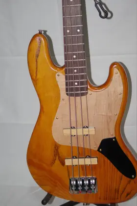 306l Kvg - Unique Custom J Bass Guitar Case Balanced Low Impedance Xlr Output