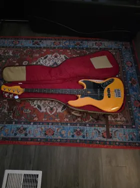 2n21313191 Marcus Miller V3 Electric Bass Guitar 4 String Yellow Right-handed With Gig Bag