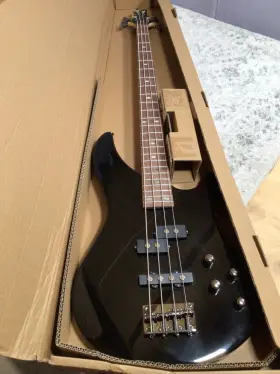 Mb200gm Mitchell Mb200 Modern Rock Bass With Active Eq - Black New