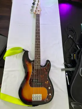 210sb Nashville Guitar Works Gorgeous Guitars - Precision Bass And Gig Bag