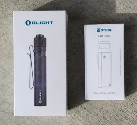 Bka01 Olight & Otool Carbon Fiber I3t Eos 180 Lumen Aaa Flashlight And Bar Knife Set
