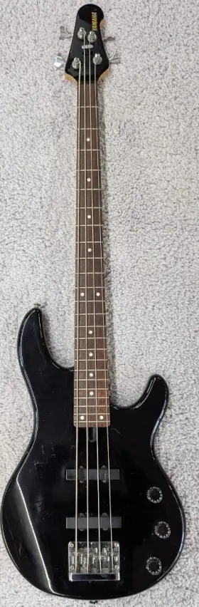 Bb-n411 Peavey Yamaha Model 4-string Electric Bass Guitar Black With Gig Bag - 8 Lbs