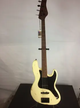 Schecter 730553864001 Excellent J-4 Sixx Nikki Signature 4-string Bass Guitar Roasted M