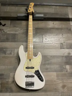 00810046138151 Sire Marcus Miller Ash V7 5-string Original Series Translucent White /with Bag