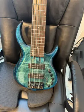 M7-alder6-fl-tbl Sire Marcus Miller M7 2nd Gen Fretless 6-string Bass Rosewood Trans Blue