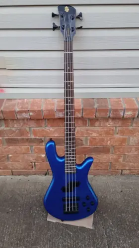 Perf4mbl Spector Performer 4 Bass Guitar In Metallic Blue