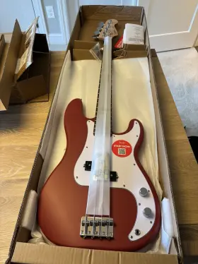 037-5101 Squier Sonic Precision Bass 4-string Solid Body Electric Red