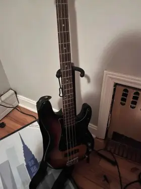 0372980000 Squier Affinity Series Pj Bass Pack