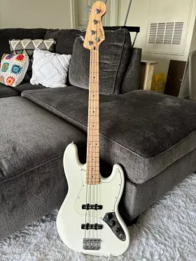 0372992005 Squier Affinity Jazz Bass Le Pack With Rumble 15w Combo Amp Olympic White