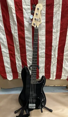 0378553506 Squier Affinity Series Precision Bass Pj Maple Fingerboard Black
