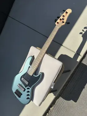 0378651500 Squier Affinity Series Jazz Bass V 5-string Electric Guitar