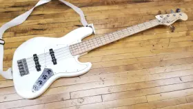 0378652505 Squier Affinity Series Jazz Bass V 5-string Olympic White