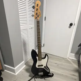 0807371401 Squier Affinity J Bass Electric Guitar Black Right-handed With Stand And Strap