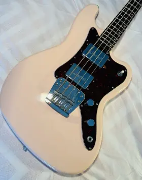 23005465 Squier Paranormal Rascal Bass Hh Short-scale 4-string Shell Pink