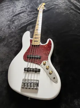 0306760505 Squier By Fender Vintage Jazz Bass 5-string White No Case 2016 Nearly Brand New
