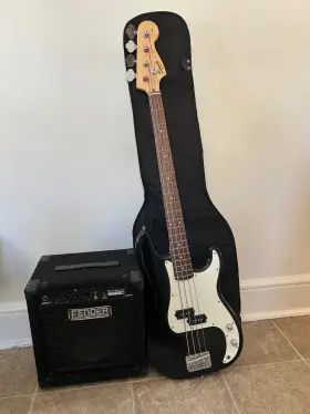 Ic050236911 Squier By Fender P-bass Electric Bass Guitar Black With Amp Case And Vhs